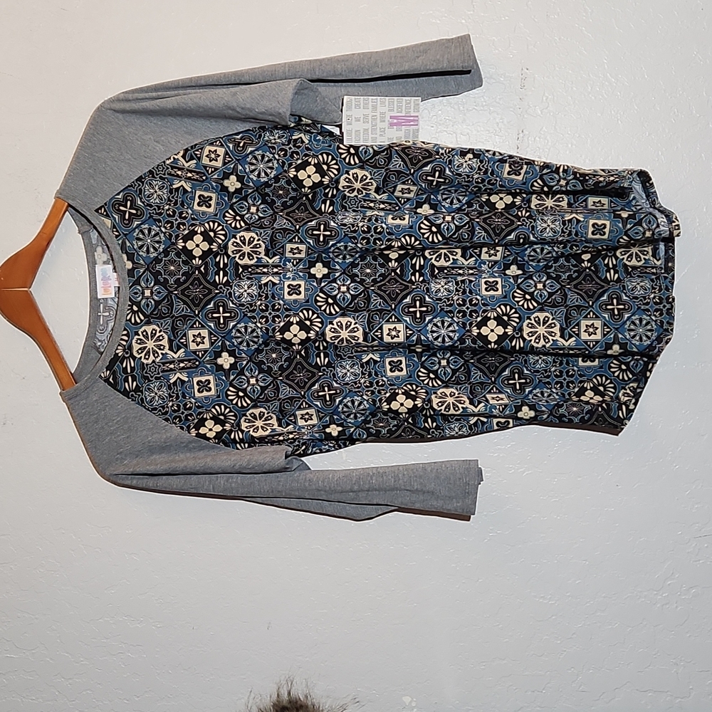 LULAROE Medium Randy Patterned Baseball T - Picture 3 of 8